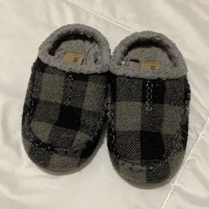 Boys gray and black plaid slippers, in good condition. None smoking home.